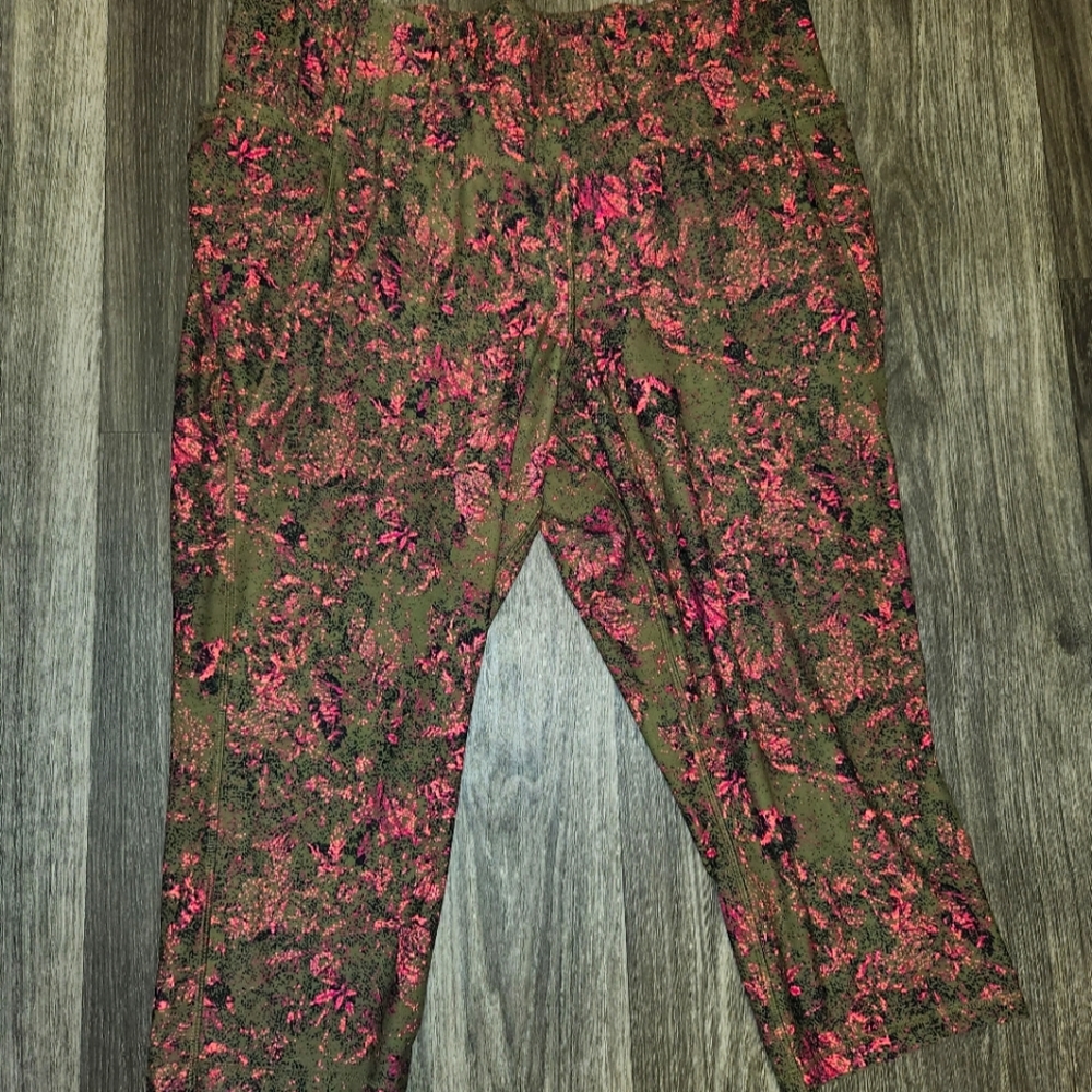 Lane Bryant Athletic Cropped Leggings Size 22